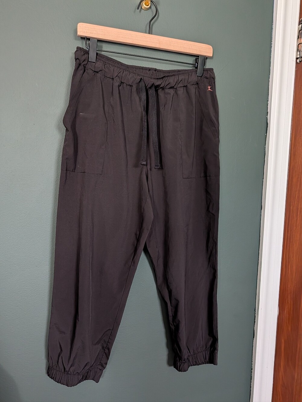 Danskin Black Drawstring Jogger Capris 💛